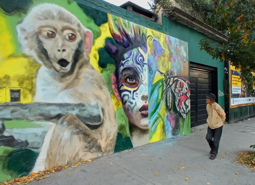 Mural artístico en calle